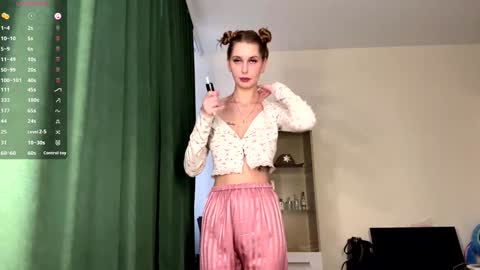 Snapshot of sofiabruno chatting on March 20, 2026, 4:28 am Hi My name is Sofia Welcome to my room Please thumbs up - its important online show from March 20, 2026, 4:28 am