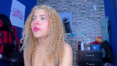 Snapshot of sofiacastillo01 chatting on March 2, 2025, 1:05 pm sofiacastillo01 online show from March 2, 2025, 1:05 pm