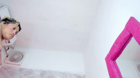 sofiacastillo01 online show from May 14, 2026, 2:57 pm