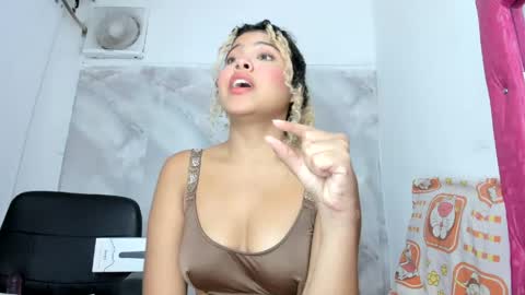 sofiacastillo01 online show from May 15, 2026, 2:13 pm