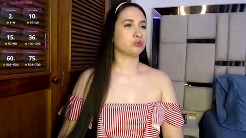 sofiaduque_26 online show from May 13, 2026, 9:55 pm