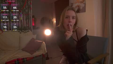 Sofia Help me overcome shynes with 100 thumbs up online show from December 20, 2025, 9:55 pm