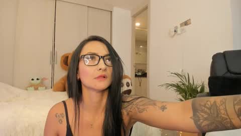 Snapshot of sofiaross1 chatting on February 9, 2025, 2:50 pm SOFIA independent model  online show from February 9, 2025, 2:50 pm