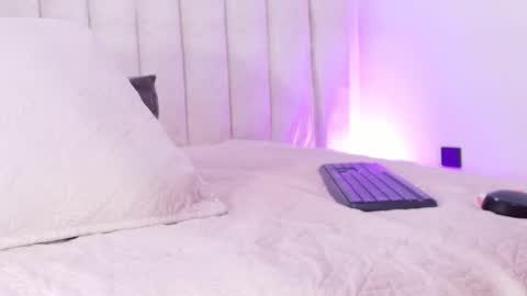 Snapshot of sofiavelezz_ chatting on February 28, 2026, 12:06 pm Sofia Velez online show from February 28, 2026, 12:06 pm