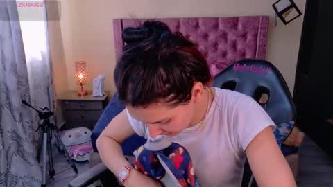 Snapshot of sofii_cute01 chatting on February 6, 2026, 2:09 pm sofii_cute01 online show from February 6, 2026, 2:09 pm