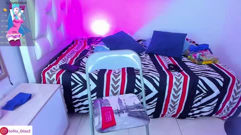  Sofa Daz  online show from December 6, 2024, 8:40 pm