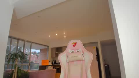    online show from February 11, 2025, 11:01 pm