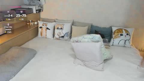 Mia online show from October 7, 2025, 7:22 pm