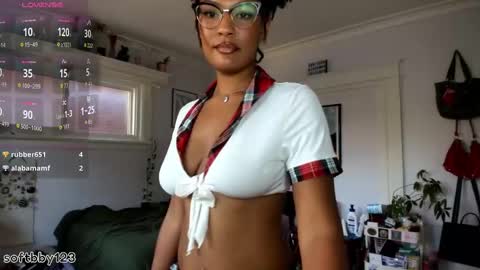 Snapshot of softbby123 chatting on October 3, 2025, 7:33 pm Chloe Kiwi online show from October 3, 2025, 7:33 pm