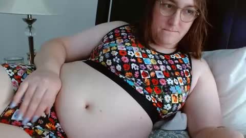 Snapshot of softenbyyy chatting on September 20, 2025, 10:00 pm chubby enby sissy online show from September 20, 2025, 10:00 pm