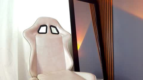 sofy west online show from November 23, 2025, 1:27 am