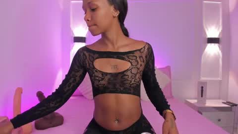Snapshot of sofynovoa chatting on April 21, 2026, 4:08 am online show from April 21, 2026, 4:08 am
