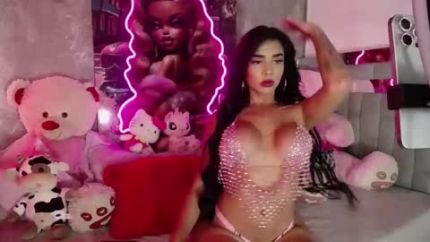 instagram    evalunavelez1. online show from September 21, 2025, 7:04 pm