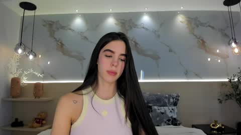 Sol Avelar online show from May 6, 2026, 11:32 pm
