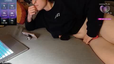 solaya papaya  jordan theythem online show from November 19, 2025, 9:09 am