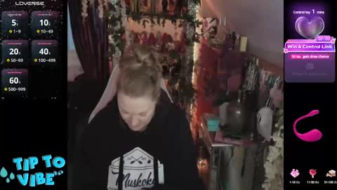 solesticia online show from February 3, 2025, 10:21 pm