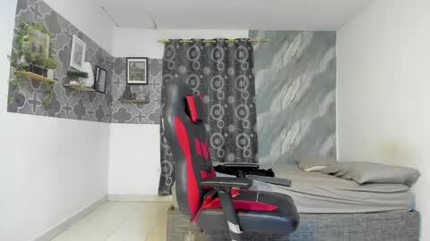 son_hades online show from April 11, 2026, 4:39 am