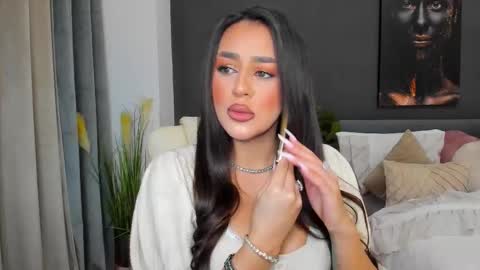 Sonia  Rey online show from December 17, 2025, 1:28 pm