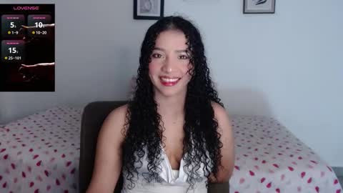 Snapshot of sophi_baby chatting on November 2, 2025, 4:04 am Sophi baby online show from November 2, 2025, 4:04 am