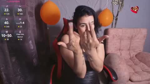 Sophi Tay online show from October 18, 2025, 1:19 am