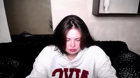 sophia__olsen online show from October 24, 2025, 8:11 am