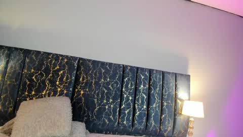 Sofia  online show from September 15, 2025, 1:33 pm