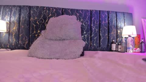 Sofia  online show from November 13, 2025, 1:32 pm