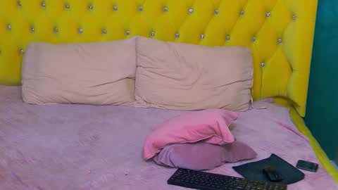 sophia smith4146 online show from December 15, 2025, 5:01 am