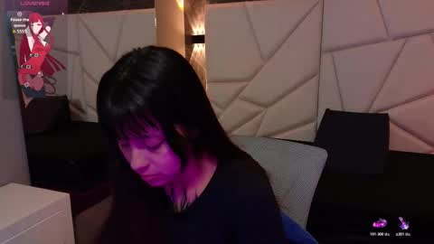 Sophi  online show from November 4, 2025, 11:20 am