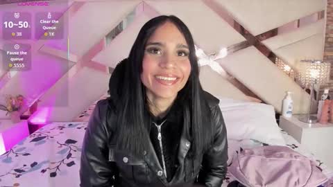 Sophia Paris online show from November 21, 2025, 3:05 am