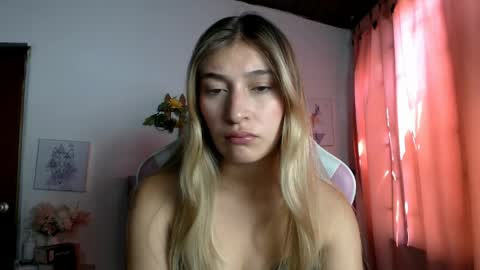 SophiaLee online show from April 26, 2026, 6:05 pm