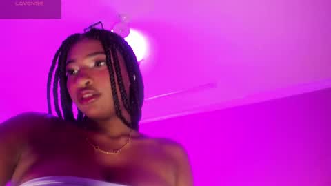 Sophie online show from November 11, 2025, 4:56 am