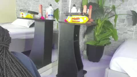 Sophie online show from November 22, 2025, 12:04 pm