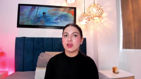sophiacolliins online show from September 17, 2025, 11:34 am