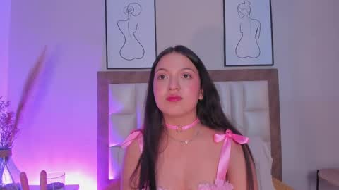 sophiacolliins online show from September 29, 2025, 6:13 pm