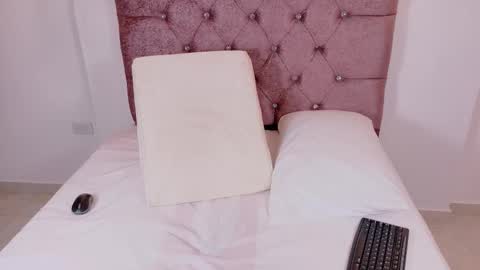 Snapshot of sophiacutteee chatting on November 7, 2025, 12:27 pm Sophia online show from November 7, 2025, 12:27 pm