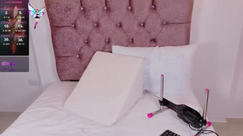 Snapshot of sophiacutteee chatting on November 9, 2025, 12:58 pm Sophia online show from November 9, 2025, 12:58 pm