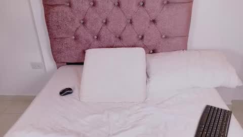 Snapshot of sophiacutteee chatting on November 20, 2025, 1:11 pm Sophia online show from November 20, 2025, 1:11 pm