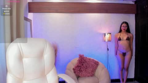 --Sophi-- online show from March 31, 2026, 12:05 pm