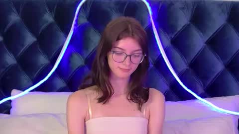 SophiaProve online show from November 13, 2025, 3:33 pm