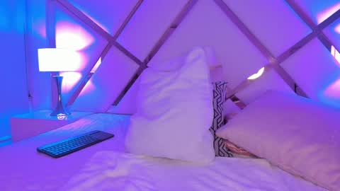 Snapshot of sophiasmiths_ chatting on April 19, 2026, 8:24 am SophiaSmiths online show from April 19, 2026, 8:24 am