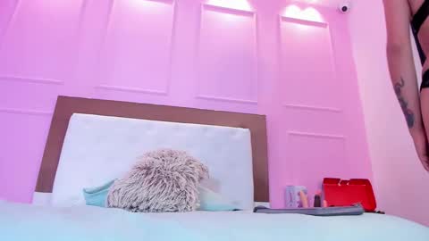 S O P H I A  online show from November 22, 2025, 12:37 pm