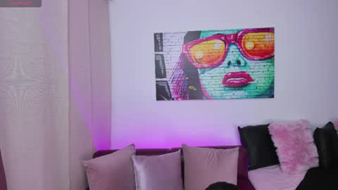 Snapshot of sophicarter_ chatting on October 22, 2025, 8:08 pm online show from October 22, 2025, 8:08 pm