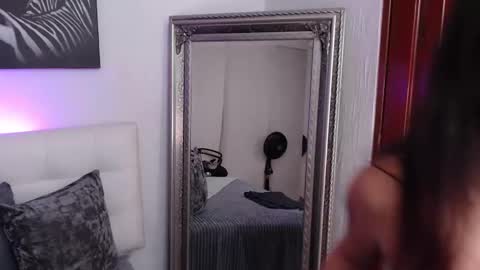 Snapshot of sophicarter_ chatting on November 27, 2025, 8:22 pm online show from November 27, 2025, 8:22 pm