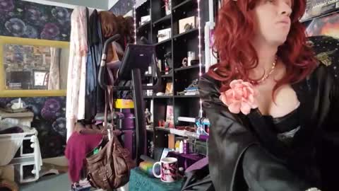 Snapshot of sophie198013 chatting on May 21, 2026, 1:51 pm Sophie Satin1980 online show from May 21, 2026, 1:51 pm