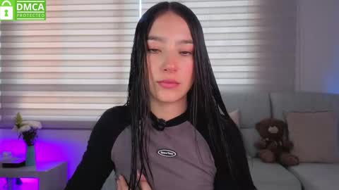 Sophie  online show from December 1, 2025, 2:33 pm