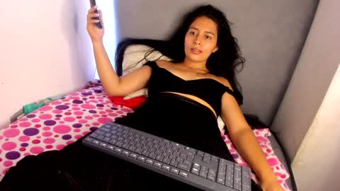 Snapshot of sophie_foxxx chatting on December 5, 2024, 11:07 pm Sophie online show from December 5, 2024, 11:07 pm