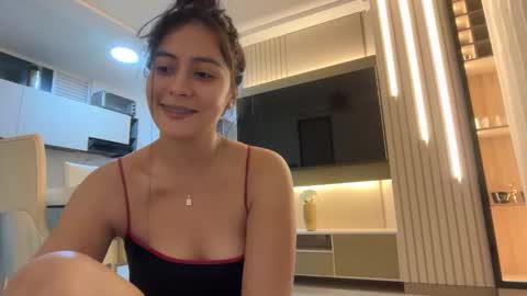 Snapshot of sophie_foxxx chatting on April 19, 2026, 1:49 am Sophie online show from April 19, 2026, 1:49 am