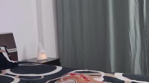 Sophie jeans online show from November 19, 2025, 4:40 pm