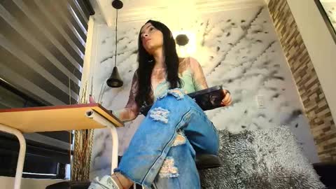 Sophie online show from November 4, 2025, 12:04 pm